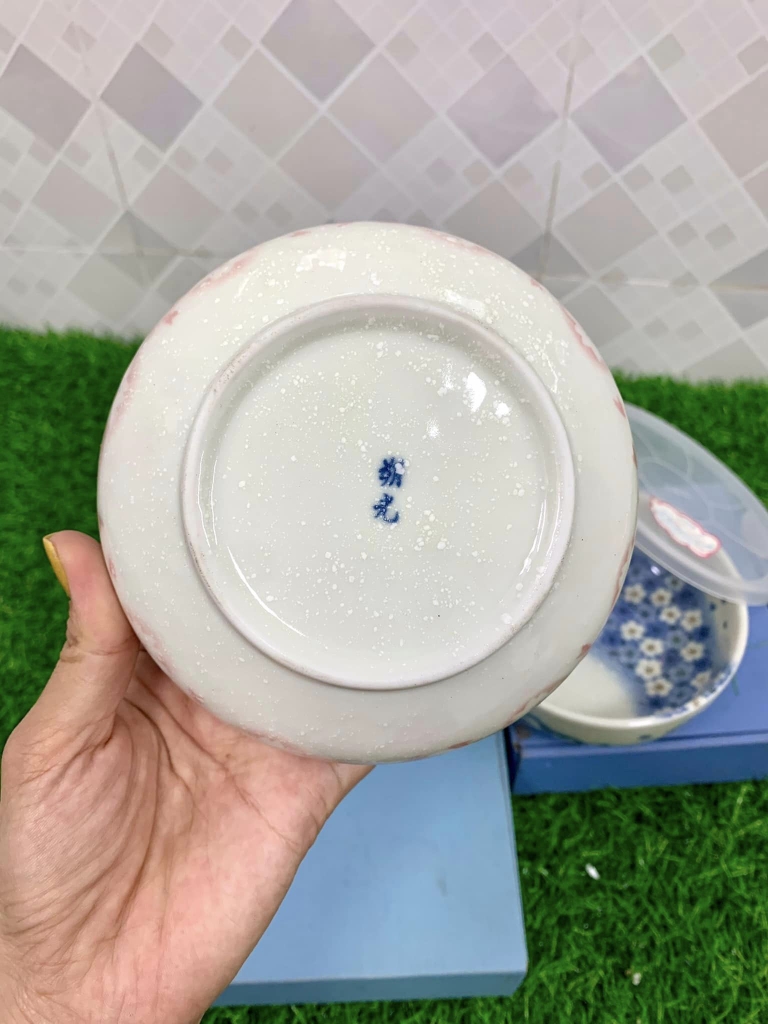 Set bát Nhật có nắp đậy, miệng rộng.