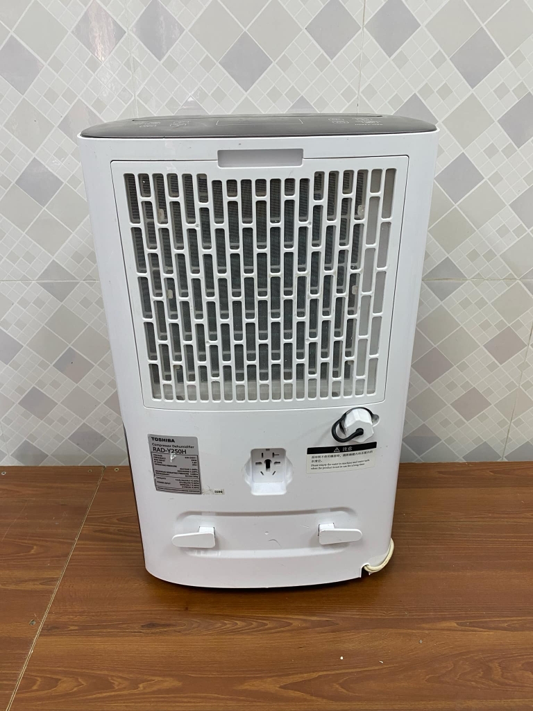 Máy hút ẩm Toshiba 27L: RAD-Y250H