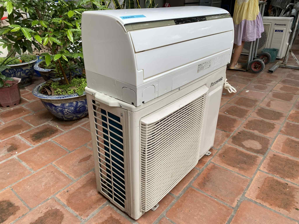 Điều hòa Panasonic Viền Đen 10K PTU