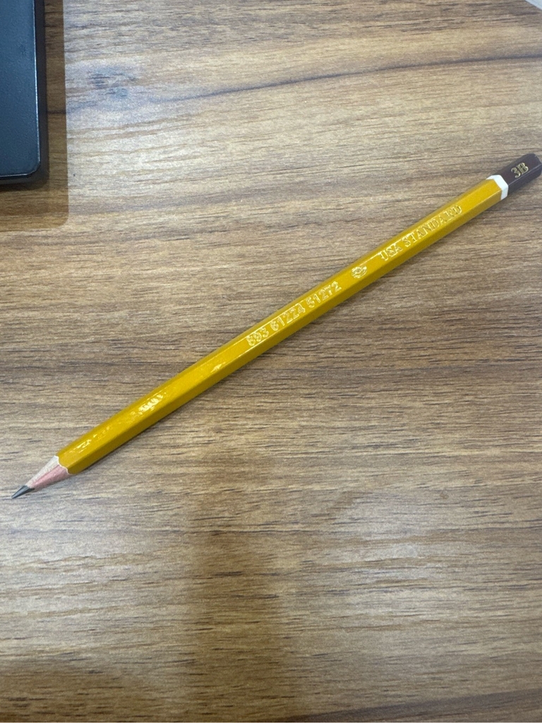 [P777 VÀNG - Lẻ 1 cây] Bút viết chì gỗ Gstar P777 / 777 VÀNG ngòi 2B / 3B / 4B / 5B / 6B chất lượng tốt