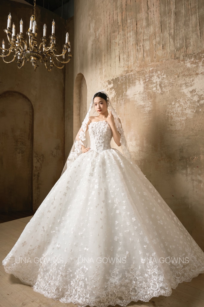 Voan Viền Ren Hoa Nổi 3D Cực Ấn Tượng UNA GOWNS