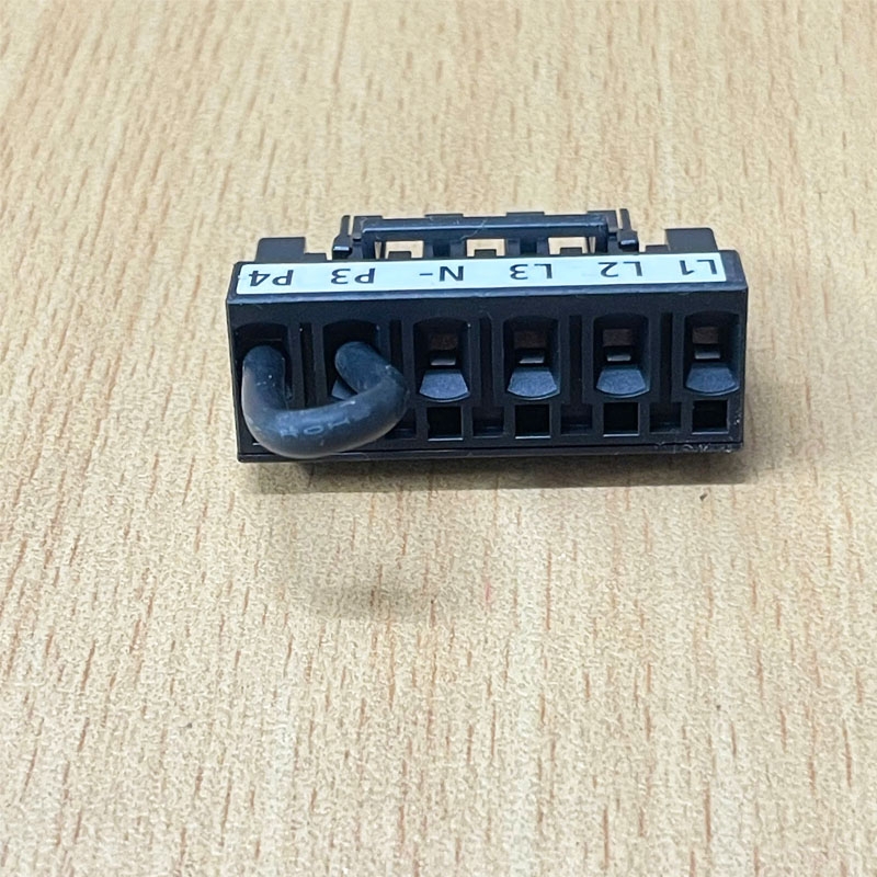Bộ rắc kết nối MR-J4-200B Mitsubishi Servo CNP3,CNP2,CNP1