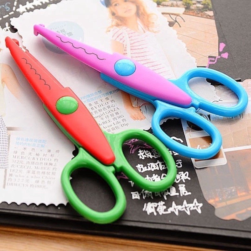 Kéo cắt giấy răng cưa tạo hình