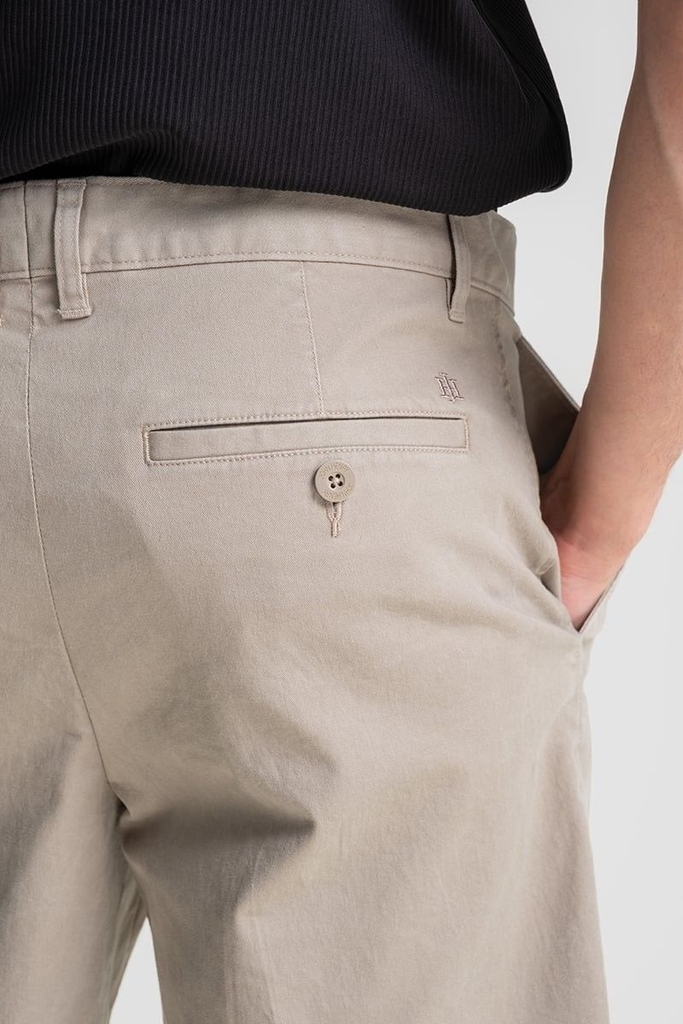 Quần Short Nam Khaki Trên Gối