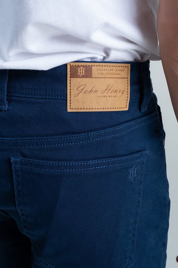 Quần Short Nam Khaki Trên Gối