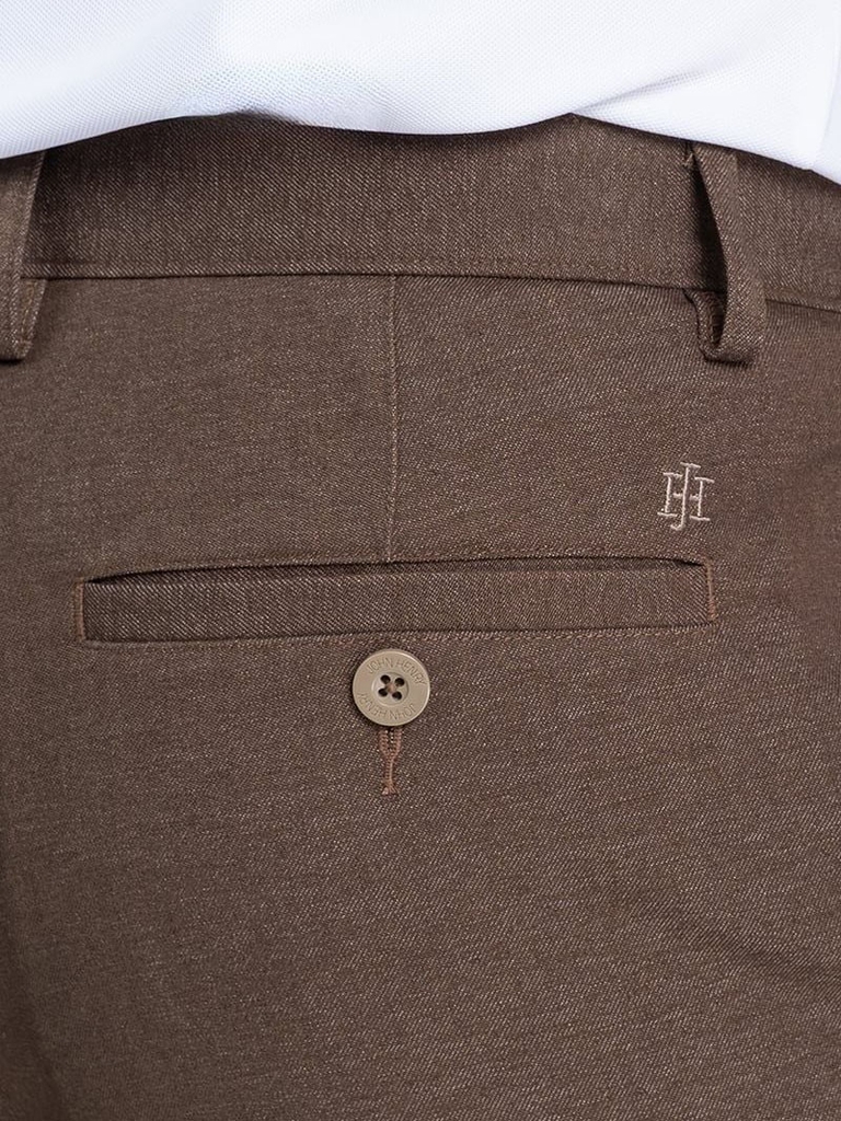 Quần Short Nam Khaki Trên Gối