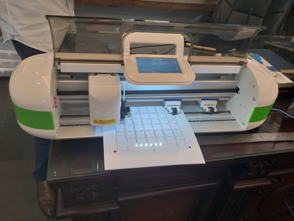 Máy cắt chữ decal Craft mini 330