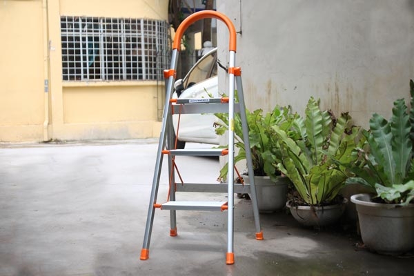 Thang nhôm ghế bản to 3 bậc Advindeq ADS-703