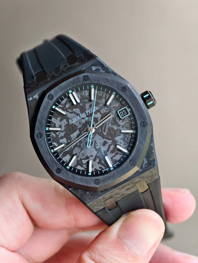 AUDEMARS PIGUET DiW Voidline AP 15500