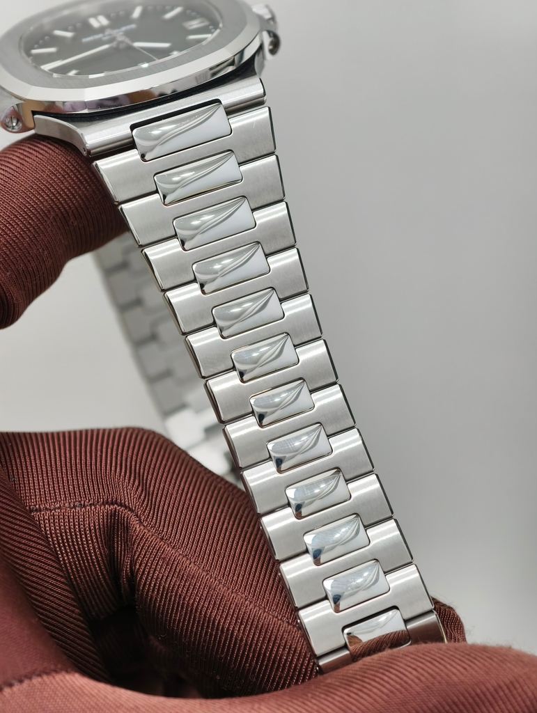 PATEK PHILIPPE Nautilus 5711 Green Face-40mm-Calibre 330