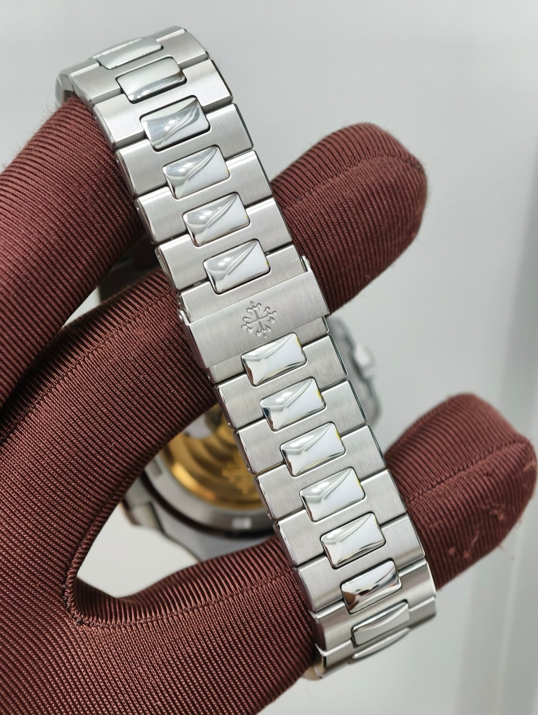 PATEK PHILIPPE Nautilus 5711 Green Face-40mm-Calibre 330