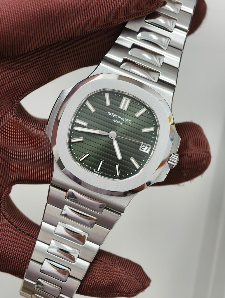 PATEK PHILIPPE Nautilus 5711 Green Face-40mm-Calibre 330
