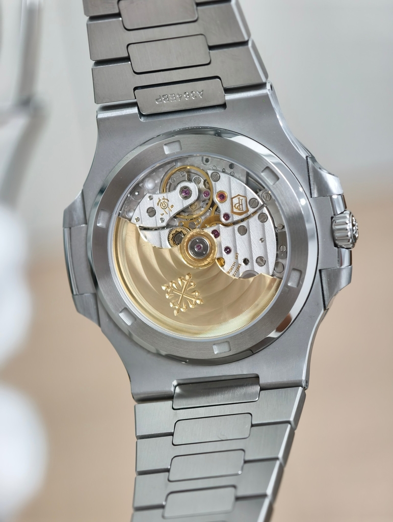 PATEK PHILIPPE Nautilus 5711 Blue Face-40mm-Calibre 330