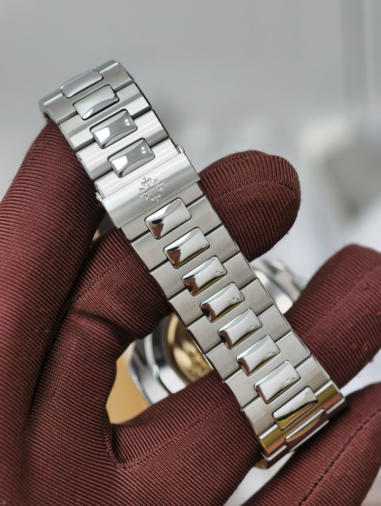 PATEK PHILIPPE Nautilus 5711 Blue Face-40mm-Calibre 330