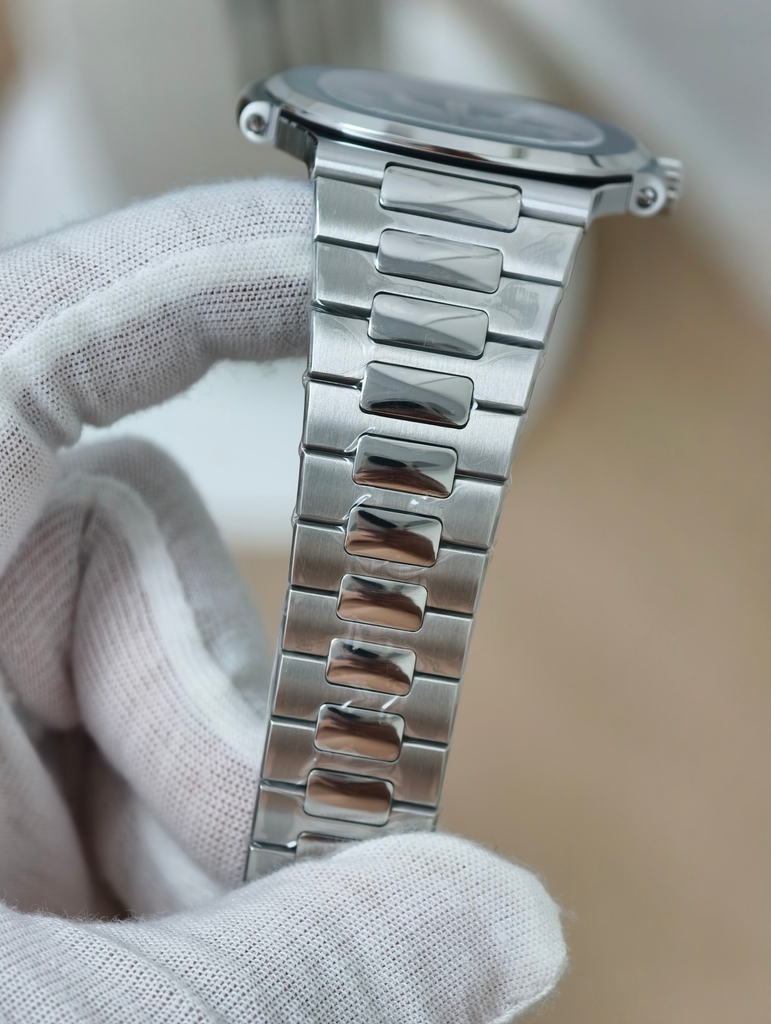 PATEK PHILIPPE Nautilus 5810G 50th Anniversary Edition-41mm-Calibre 240