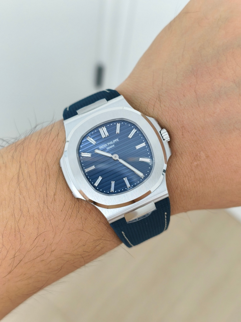 PATEK PHILIPPE Nautilus 5810G Leather Strap 50th Anniversary Edition-41mm-Calibre 240