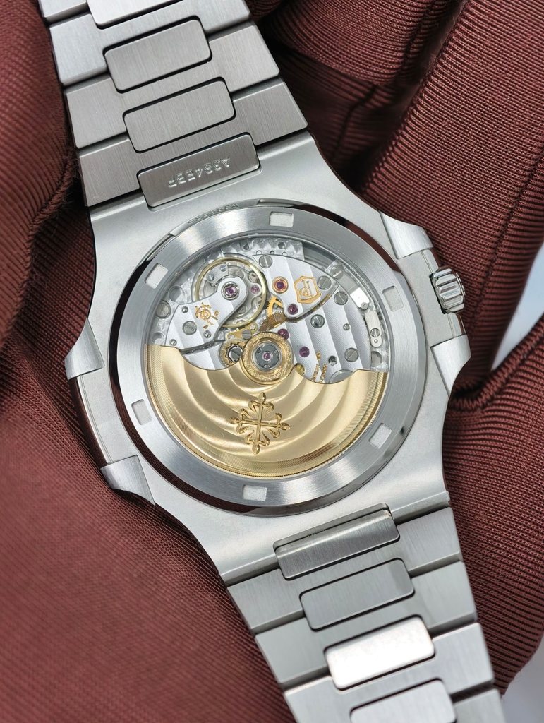 PATEK PHILIPPE Nautilus 5711 Blue Face-40mm-Calibre 330