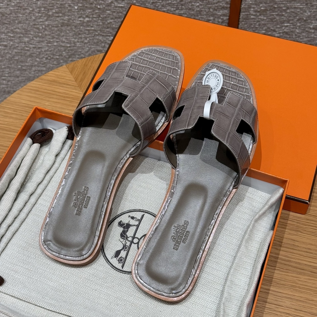 JD-1980 Alligator Slide Sandals in Etoupe Grey