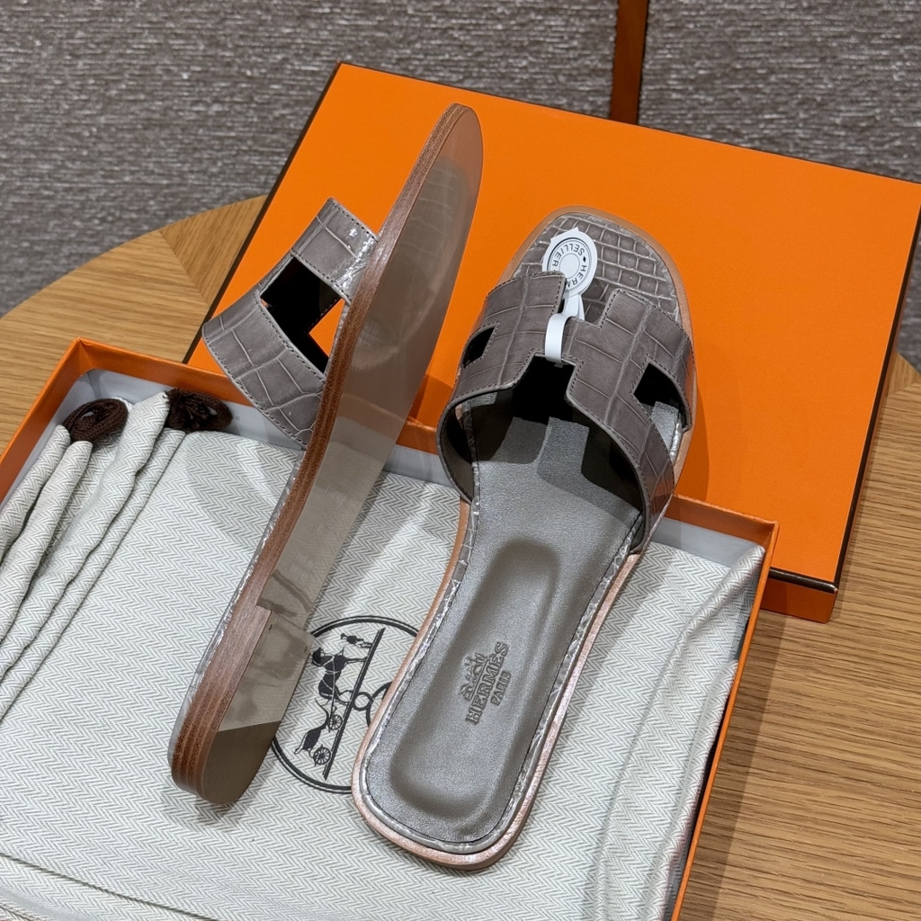 JD-1980 Alligator Slide Sandals in Etoupe Grey
