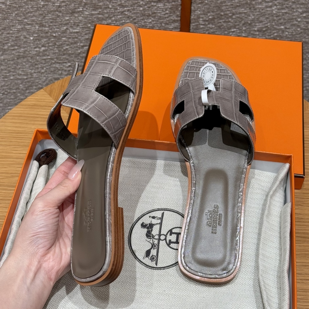 JD-1980 Alligator Slide Sandals in Etoupe Grey
