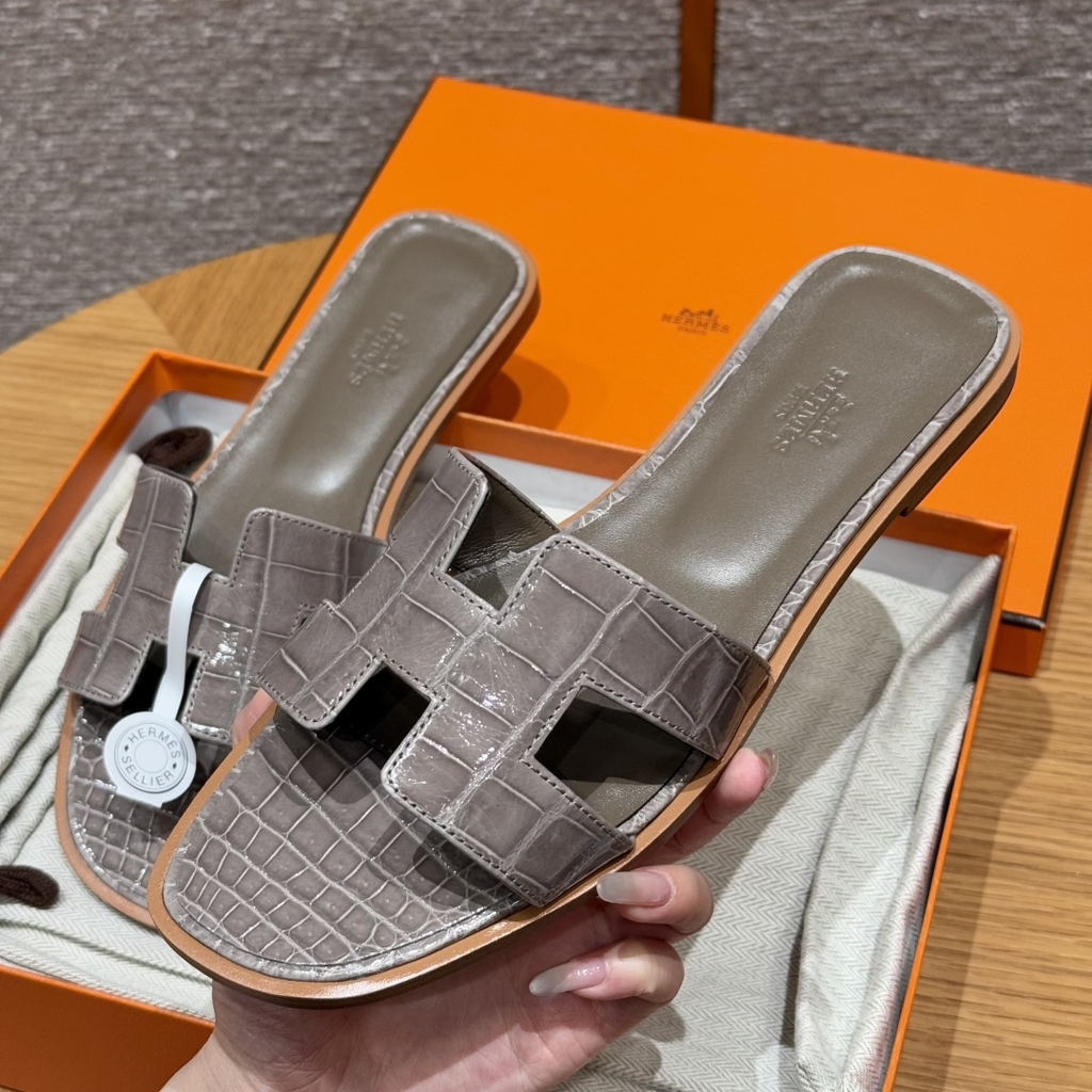 JD-1980 Alligator Slide Sandals in Etoupe Grey