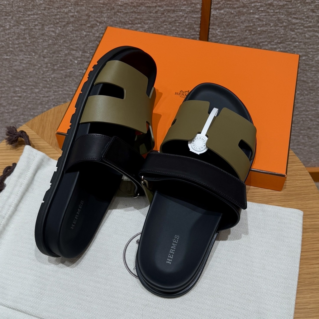 JD-620 180 Chypre Sandal in Army Green and Noir Natural Lambskin Lining with Rubber Outsole