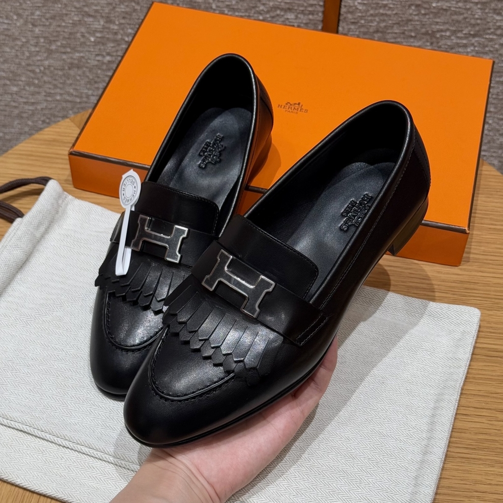 JD-580 192 Royal Loafer in Noir Goatskin with Dermal Outsole and Drip Glue Buckle