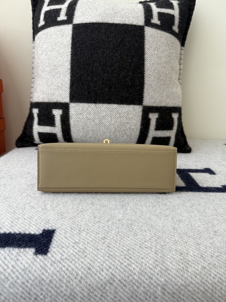 Kelly Pochette 22cm Swift Leather Beige Marfa Gold Hardware