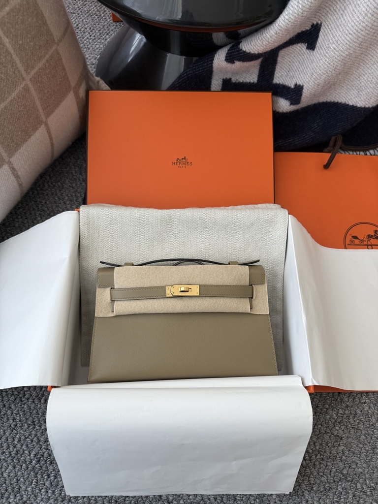 Kelly Pochette 22cm Swift Leather Beige Marfa Gold Hardware