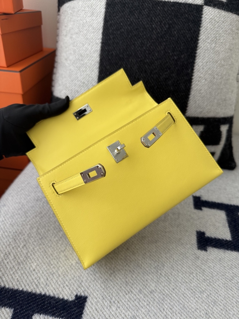 Kelly Pochette 22cm Swift Skin Leather Lime Color Gold Hardware