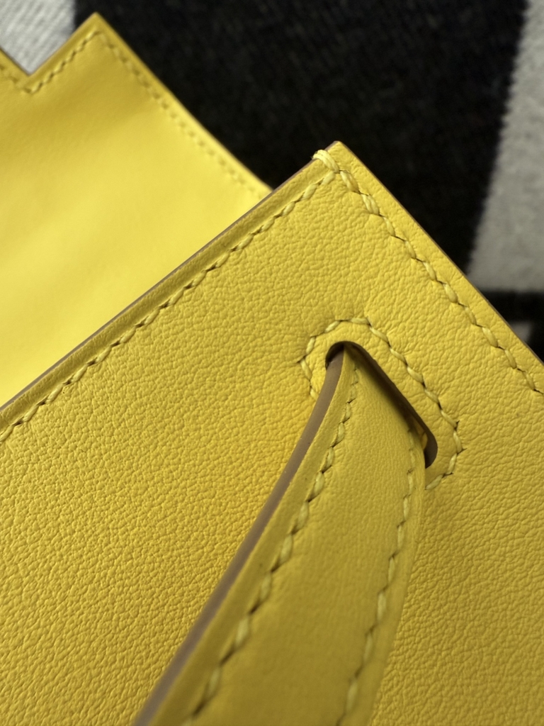Kelly Pochette 22cm Swift Skin Leather Lime Color Gold Hardware