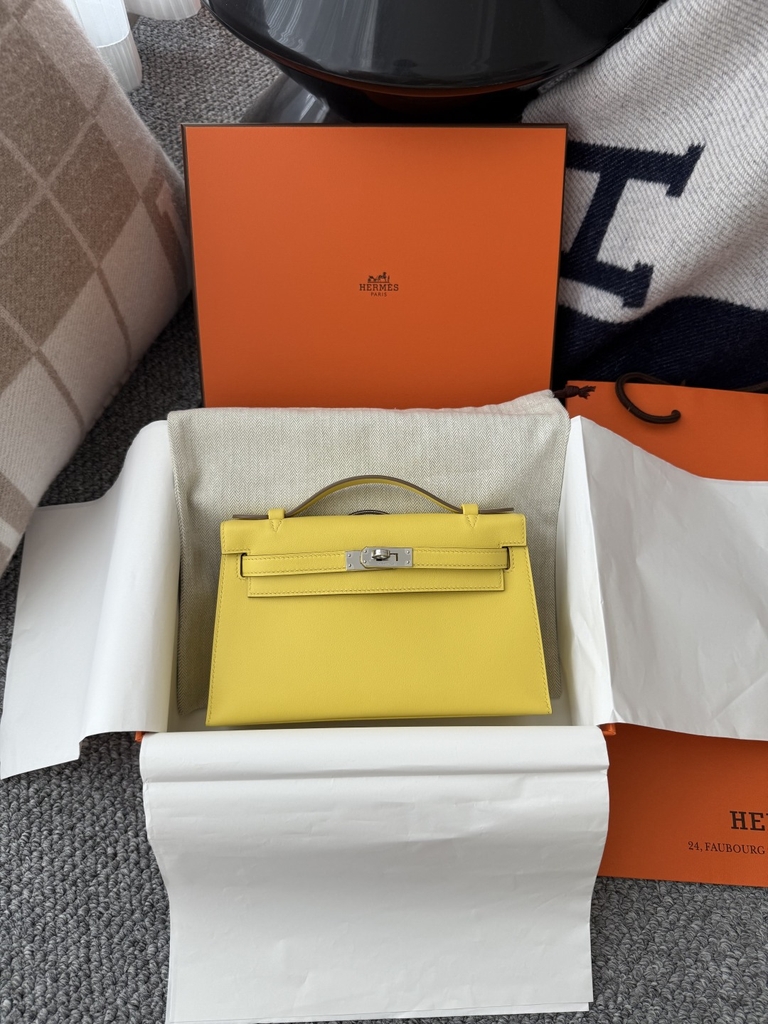 Kelly Pochette 22cm Swift Skin Leather Lime Color Gold Hardware