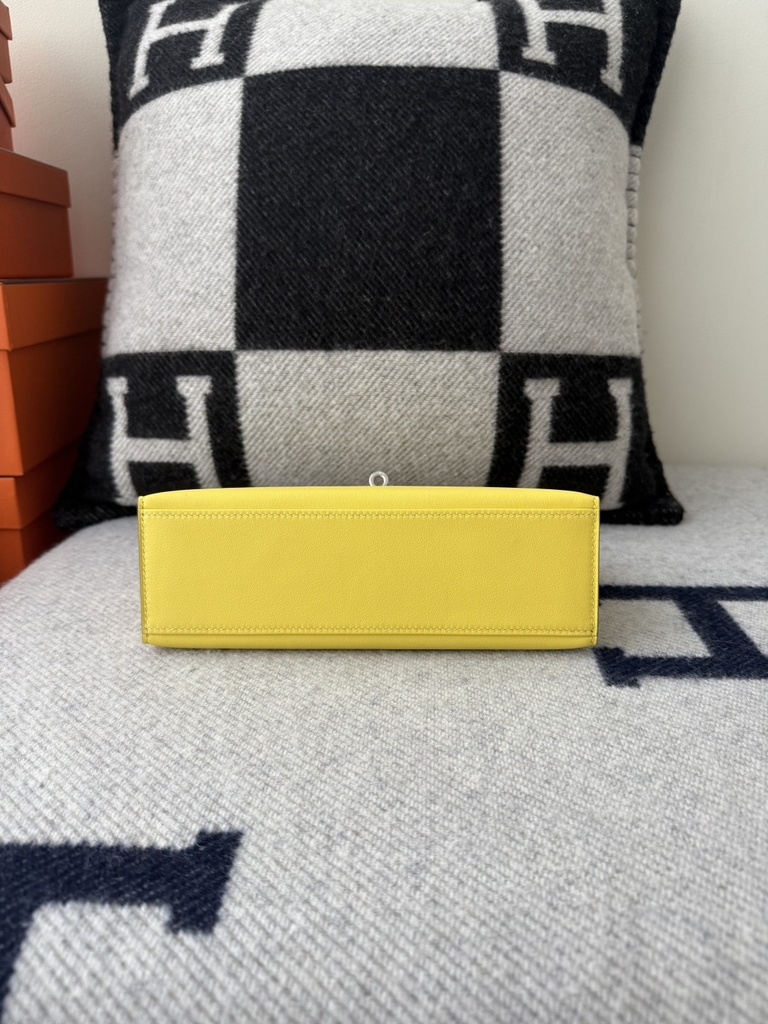 Kelly Pochette 22cm Swift Skin Leather Lime Color Gold Hardware