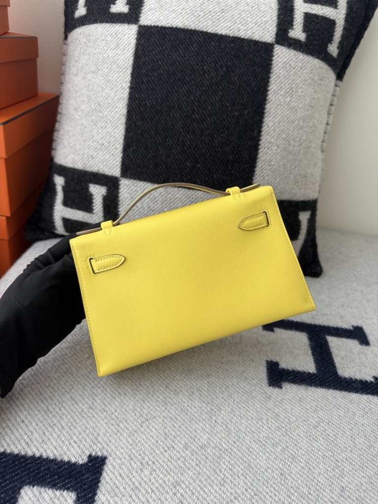 Kelly Pochette 22cm Swift Skin Leather Lime Color Gold Hardware