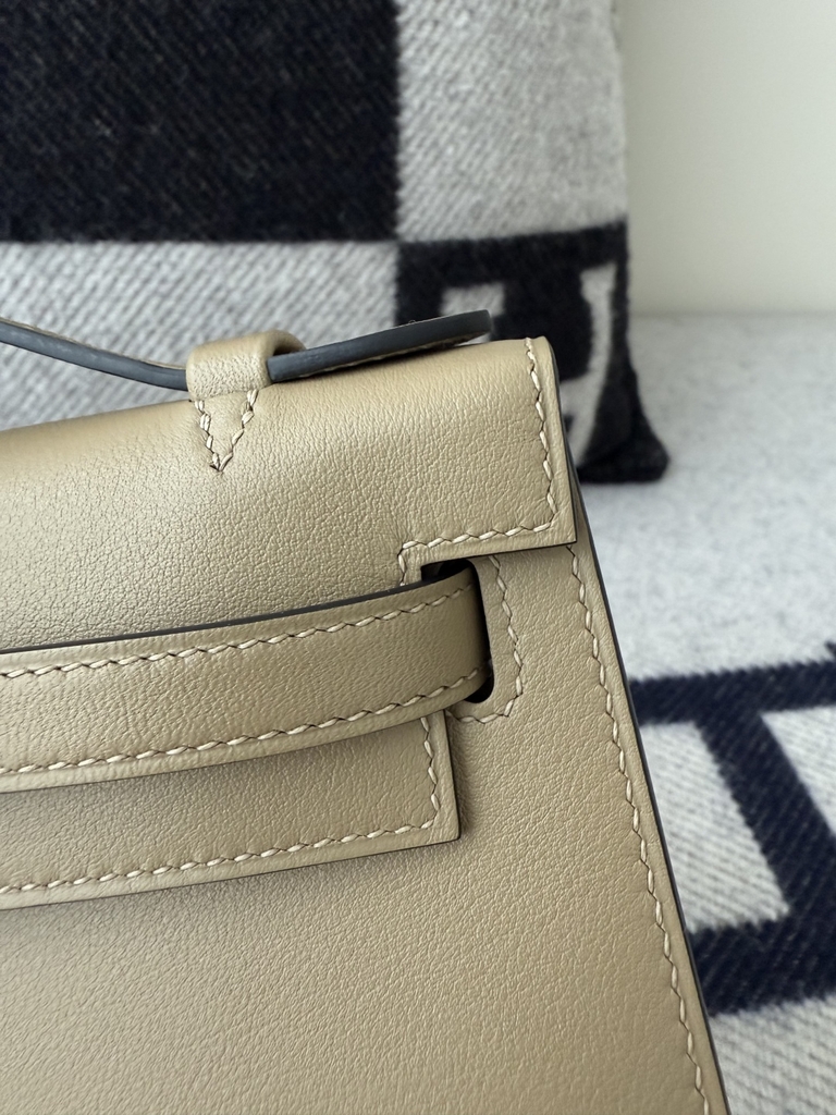 Kelly Pochette 22cm Swift Skin Beige Marfa Silver Hardware