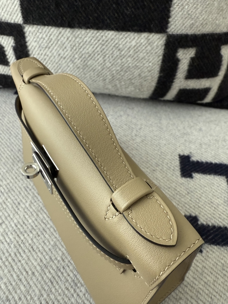 Kelly Pochette 22cm Swift Skin Beige Marfa Silver Hardware