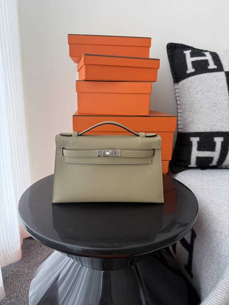 Kelly Pochette 22cm Swift Skin Beige Marfa Silver Hardware