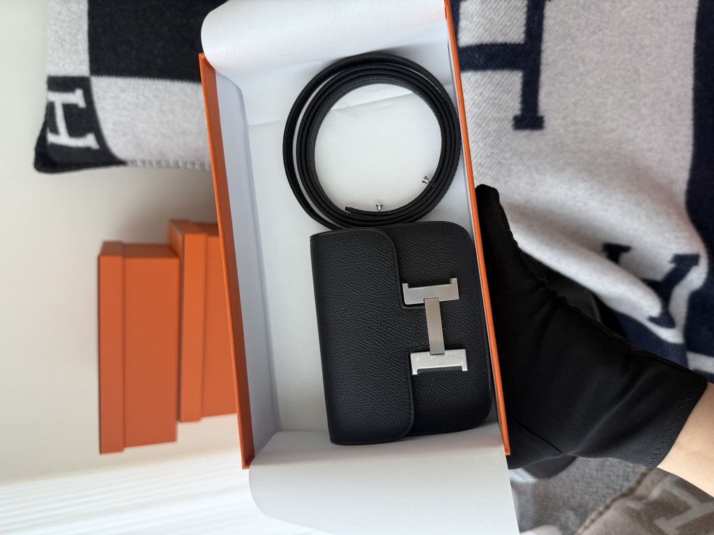 Constance Slim Wallet Original Leather