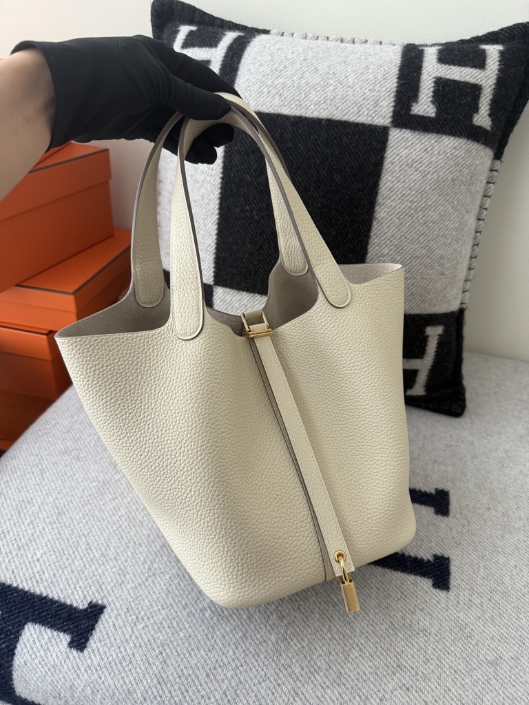Picotin Lock 22cm Original Leather TC Clemence Craie Color