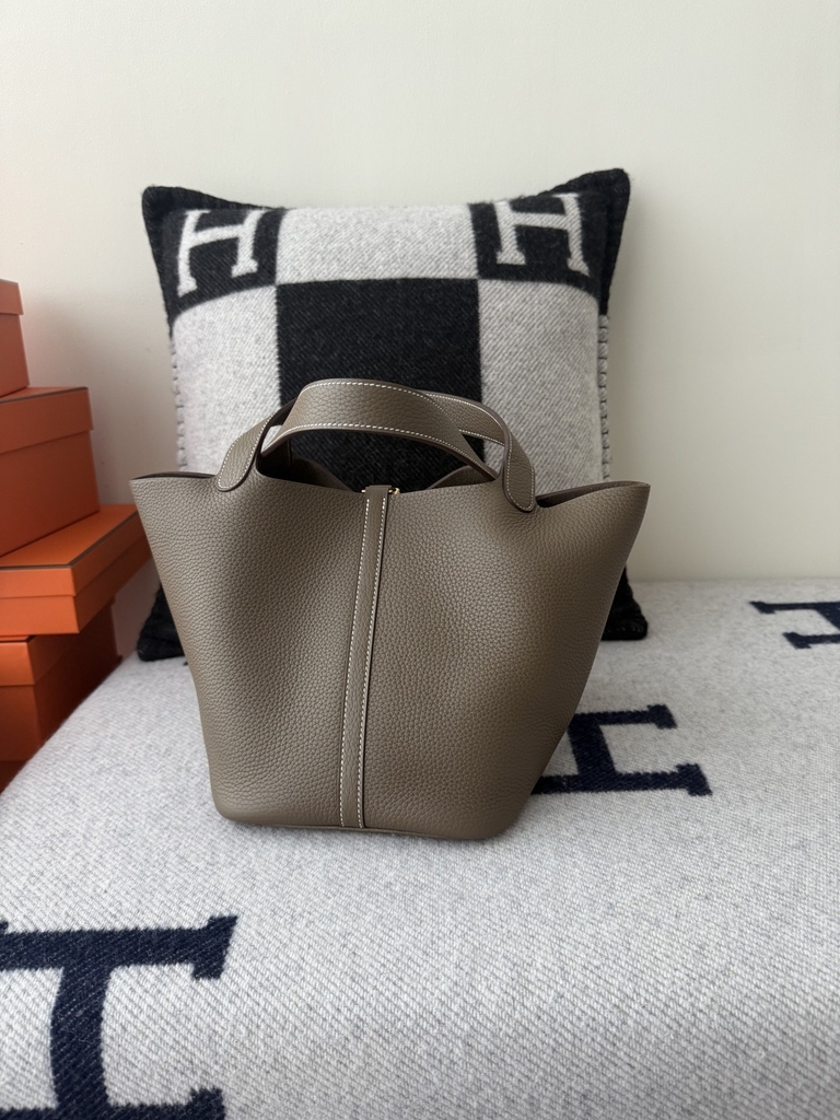 Picotin Lock 22cm Original Leather TC Clemence in Etoupe Grey with Gold Hardware