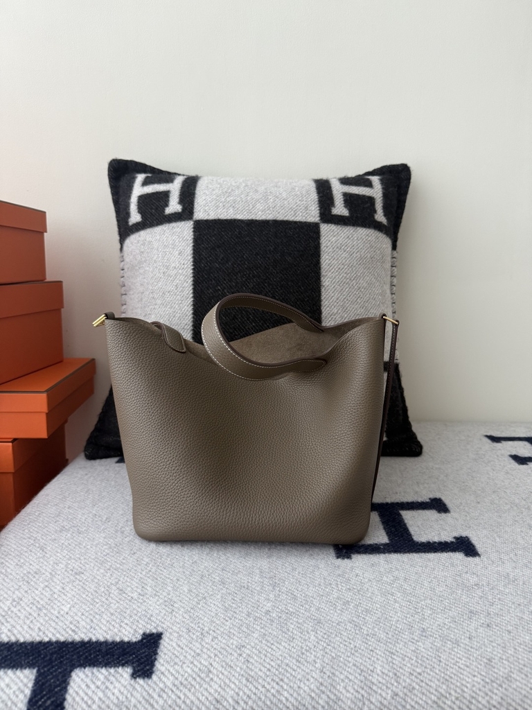 Picotin Lock 22cm Original Leather TC Clemence in Etoupe Grey with Gold Hardware