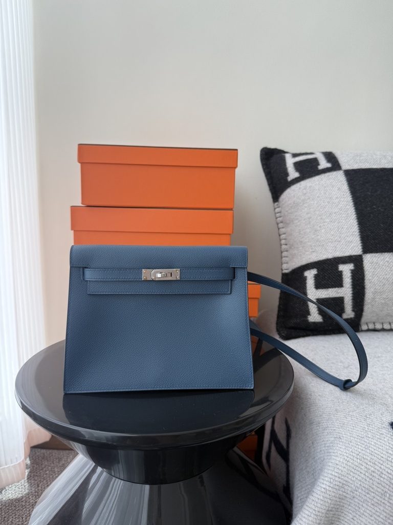Kelly Danse 22cm Deep Blue Leather Dance Bag
