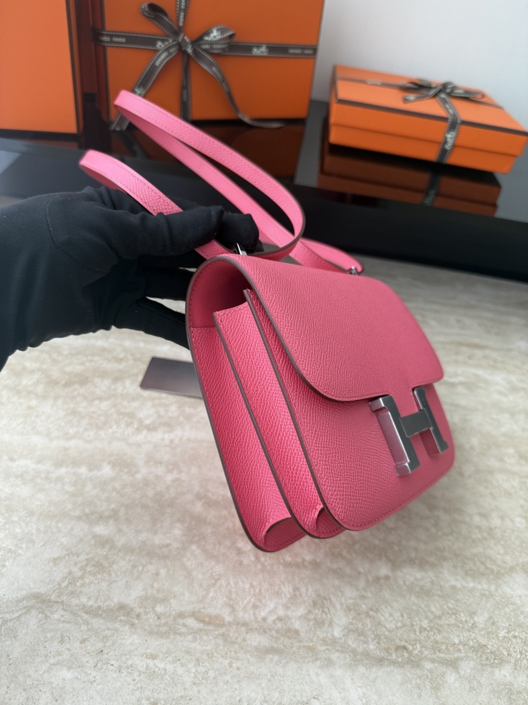 Constance 23cm New Style Mirror, Epsom Skin, CC10 Craie Color, Gold Hardware