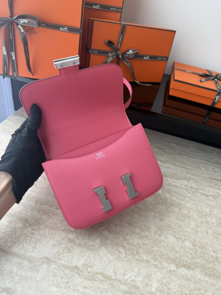 Constance 23cm New Style Mirror, Epsom Skin, CC10 Craie Color, Gold Hardware