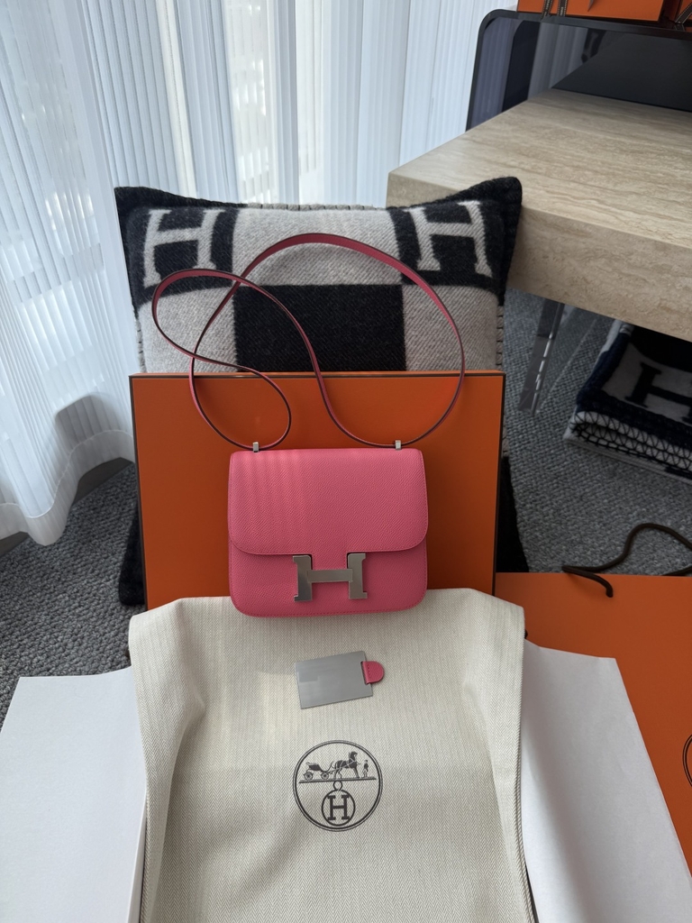 Constance 23cm New Style Mirror, Epsom Skin, CC10 Craie Color, Gold Hardware