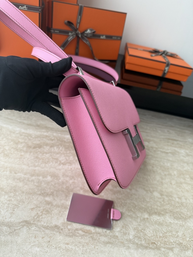 Constance 23cm New Style Mirror, Epsom Skin, CC10 Craie Color, Gold Hardware