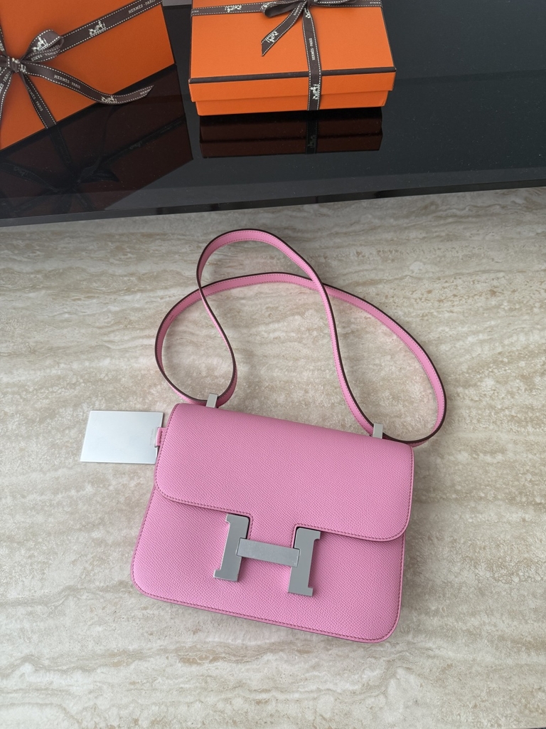 Constance 23cm New Style Mirror, Epsom Skin, CC10 Craie Color, Gold Hardware