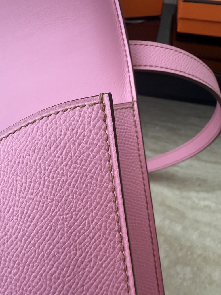 Constance 23cm New Style Mirror, Epsom Skin, CC10 Craie Color, Gold Hardware