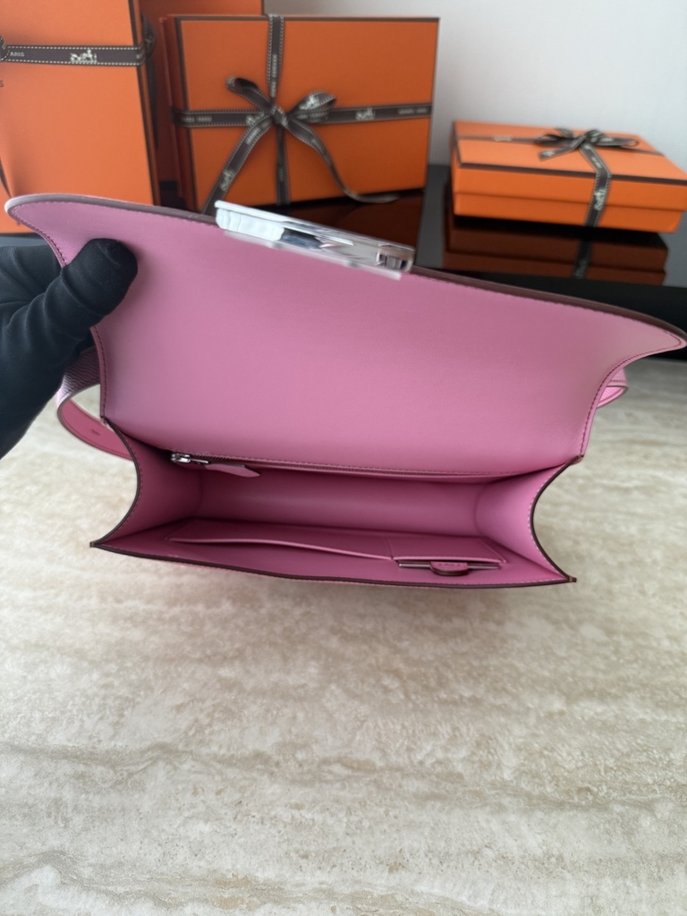 Constance 23cm New Style Mirror, Epsom Skin, CC10 Craie Color, Gold Hardware