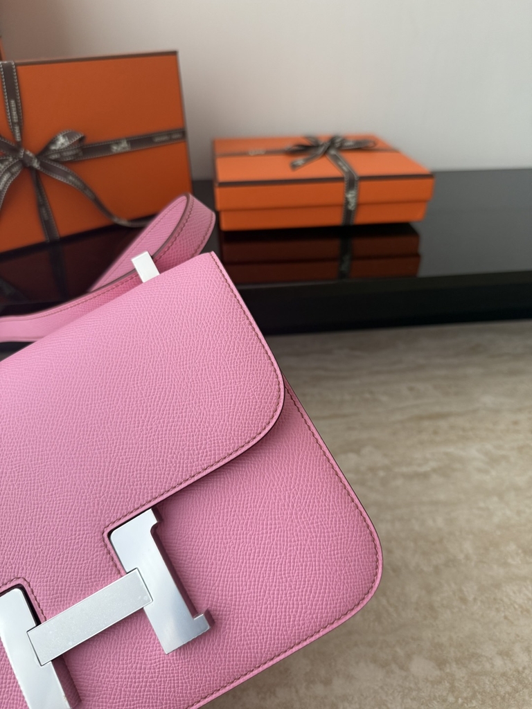 Constance 23cm New Style Mirror, Epsom Skin, CC10 Craie Color, Gold Hardware